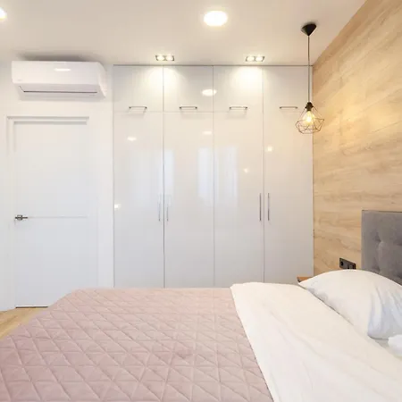 Petrovdom 17-190 In Rc New York Concept House, Antonovycha 74 Апартаменты